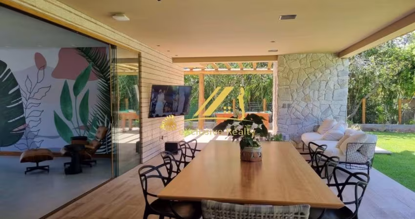 Casa 6 suítes 400m2 decorada e mobiliada em Praia do Forte. Condomínio Praia Bella, com total infraestrutura de lazer!
