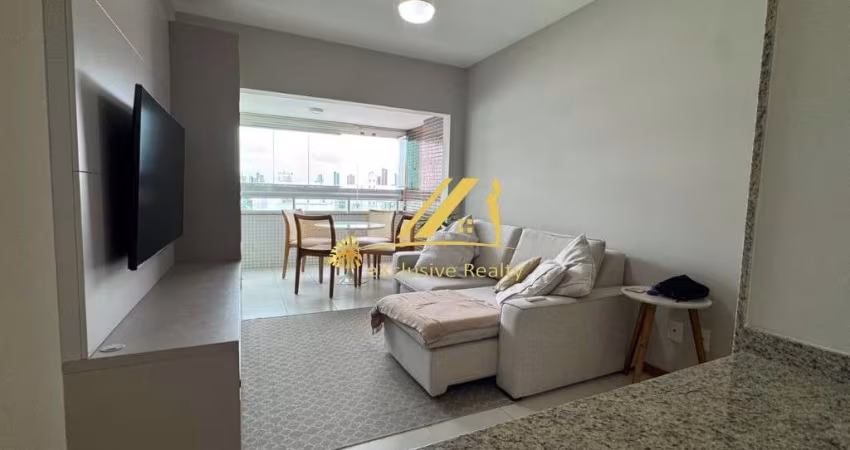 Apartamento finamente decorado e mobiliado no Itaigara. 2 quartos,1 suíte com varanda. 73,38m2. Cozinha americana, com despensa. Andar alto. 2 vagas