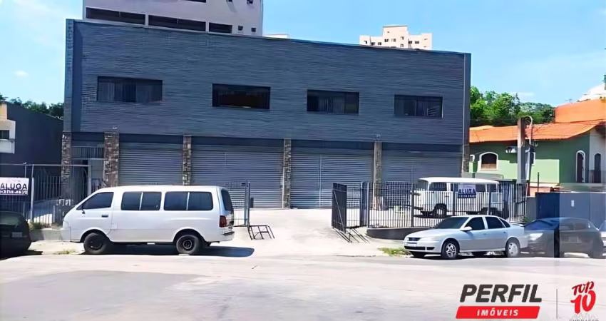 SALÃO COMERCIAL PRIMEIRO ANDAR, COM 390M² DE ÁREA COM 02 BANHEIROS DUPLOS