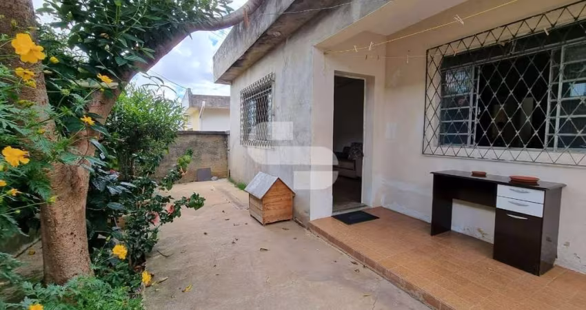Casa com 3 quartos à venda na Rua Enéas, 445, Novo Glória, Belo Horizonte