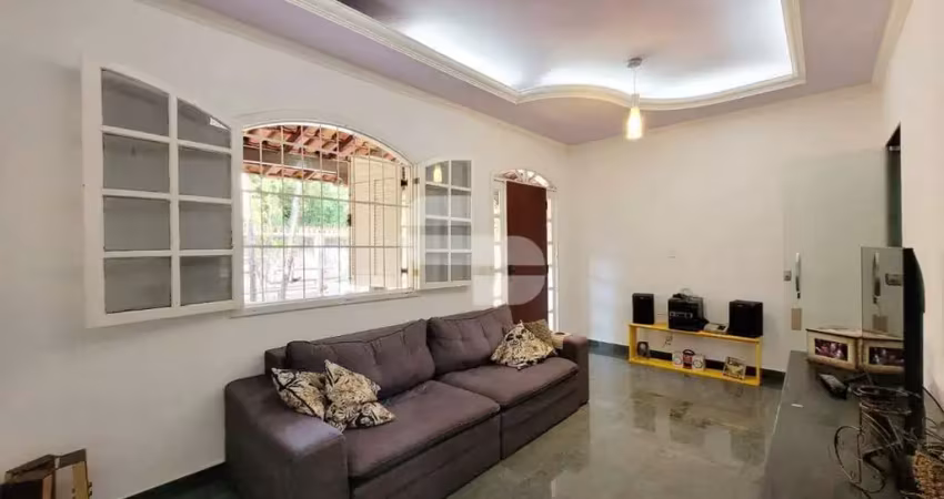 Casa com 4 quartos à venda na Rua Pirapetinga, 1, Vila Cristina, Betim