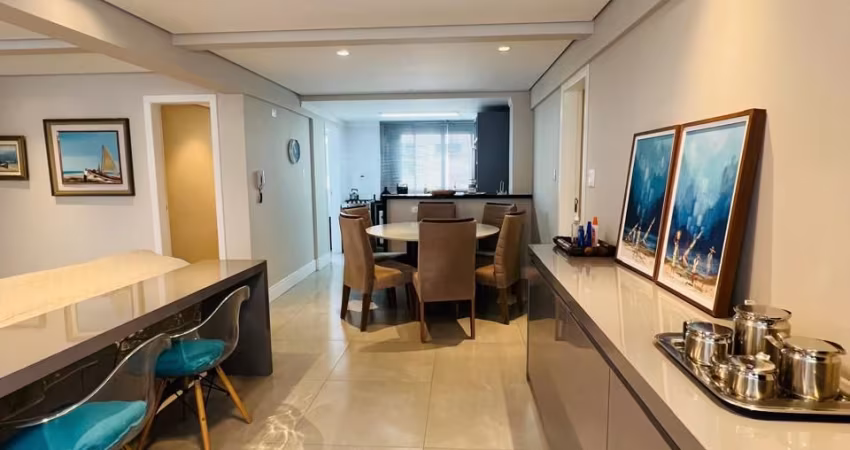 03 Dormitórios + Dependência, Mobiliado-decorado, Vaga Privativa – 20m Mar.
