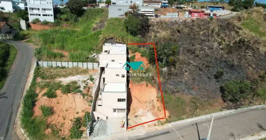 Lindo terreno em pedra bela: seu próximo investimento com vista panorâmica! 