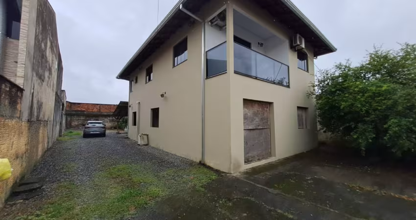 sobrado residencial piso superior e com estrutura para tres salas comerciais no terreo