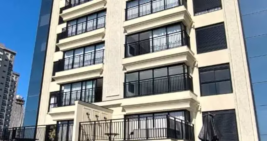 Apartamento refinado mobiliado balneário piçarras pé na areia