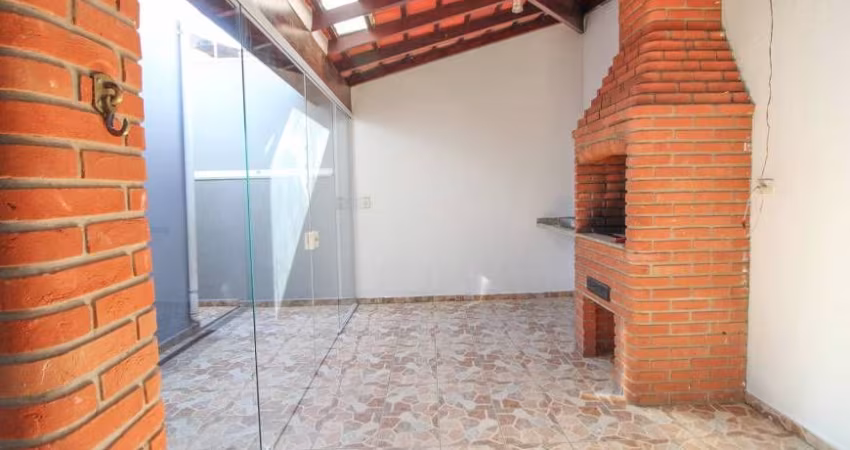 Casa com 3 Quartos e 2 banheiro à Venda, 130m²Engenho Velho - Embu das Artes, São Paulo