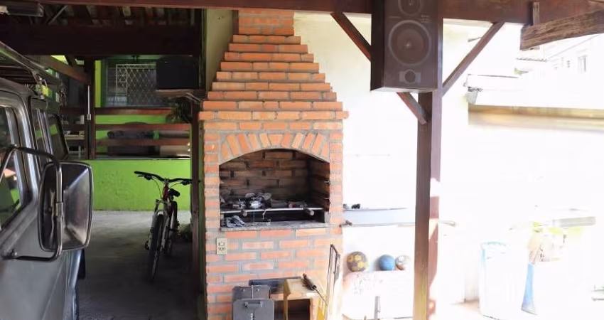 Linda casa com 3 quartos com 1 suite, 3 vagas - Parque Pinheiros - Taboão da Serra