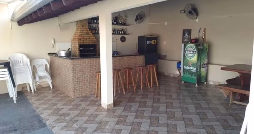 Casa com 3 Quartos e 2 banheiro à Venda, 134m²Caçapava, São Paulo
