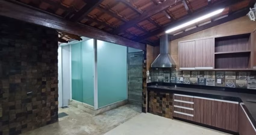 Casa com 3 Quartos e 2 banheiro à Venda, 136m²Jardim Tupanci - Barueri, São Paulo