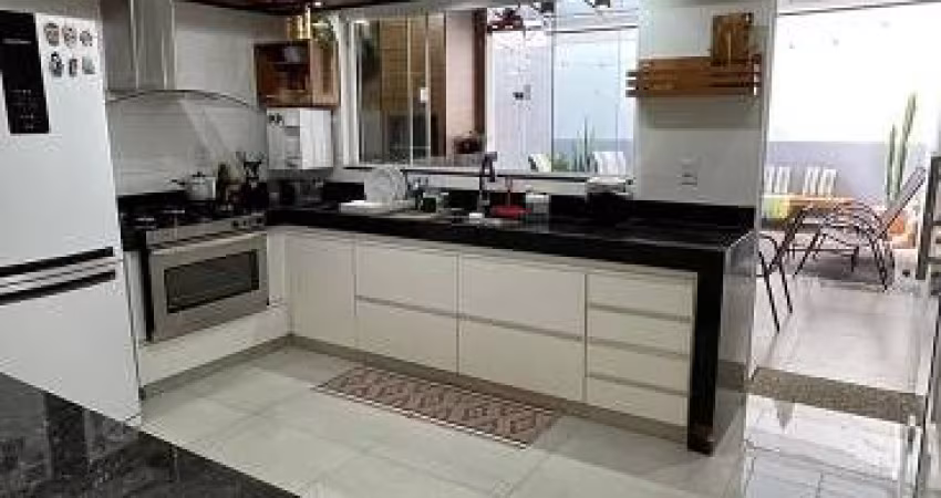 Casas com 3 Quartos e 3 banheiros à Venda em Jardim Vila Galvão