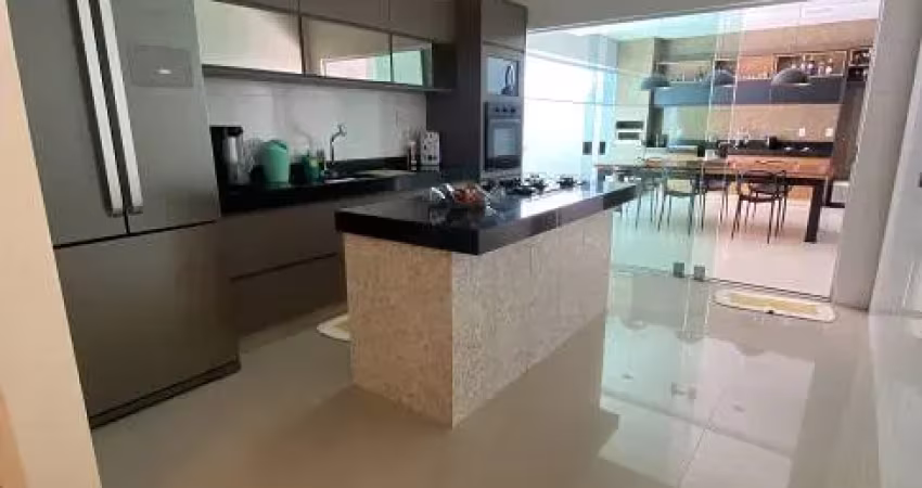 Casas com 3 Quartos e 3 banheiros à Venda em Nova Cerejeiras