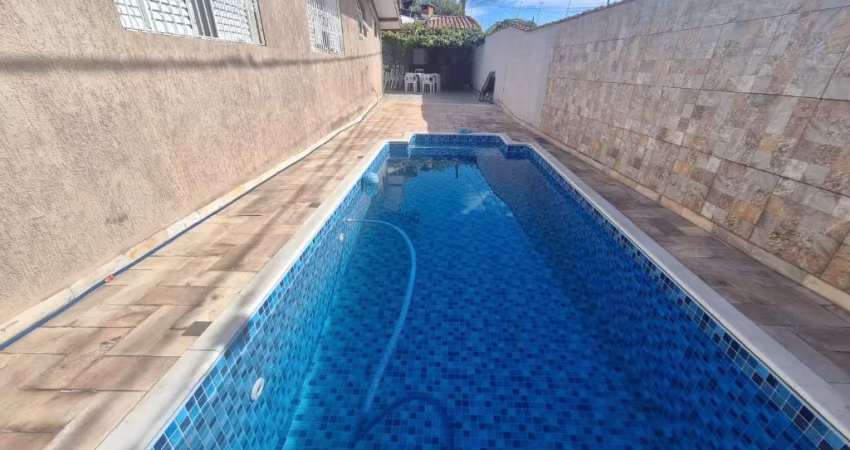 Casa térrea com piscina - Jd Maria do Carmo