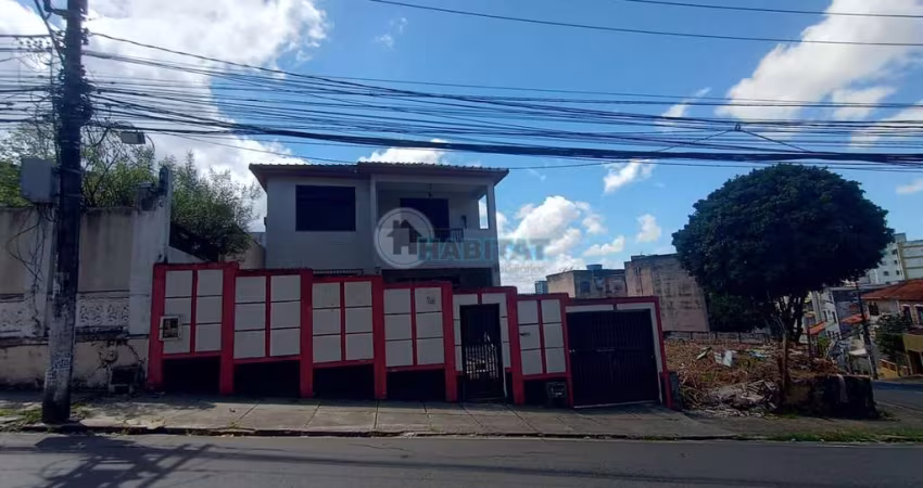 Ampla casa com 300 m2 na Vila Laura