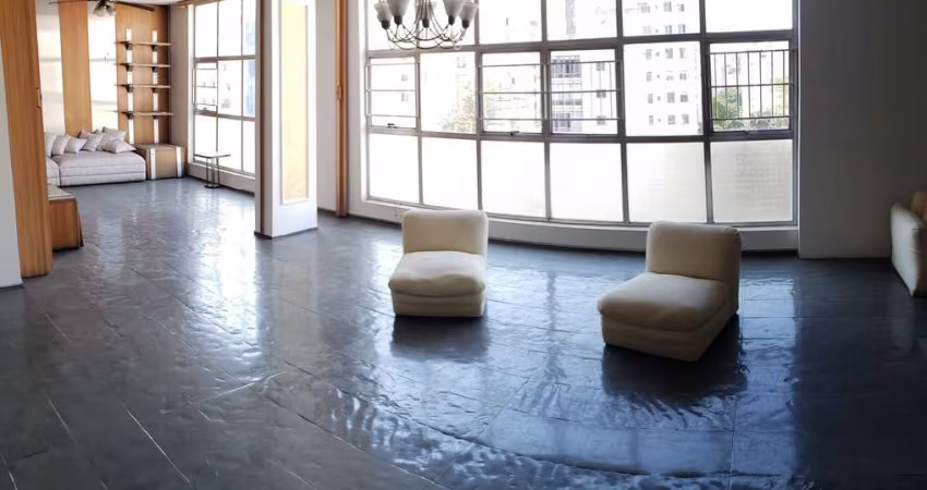 Otima localização, rico em comércio na região, amplo e bem iluminado, na  Santa Cecília, São Paulo
