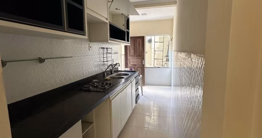 J - Vendo casa de três quartos no condomínio Sol Nascente