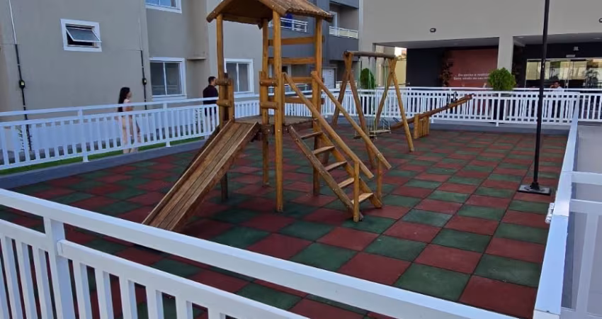 J - Alugo apt de três quartos no Calhau
