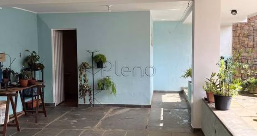 Casa à venda com 4 quartos no Parque das Universidades, Campinas.