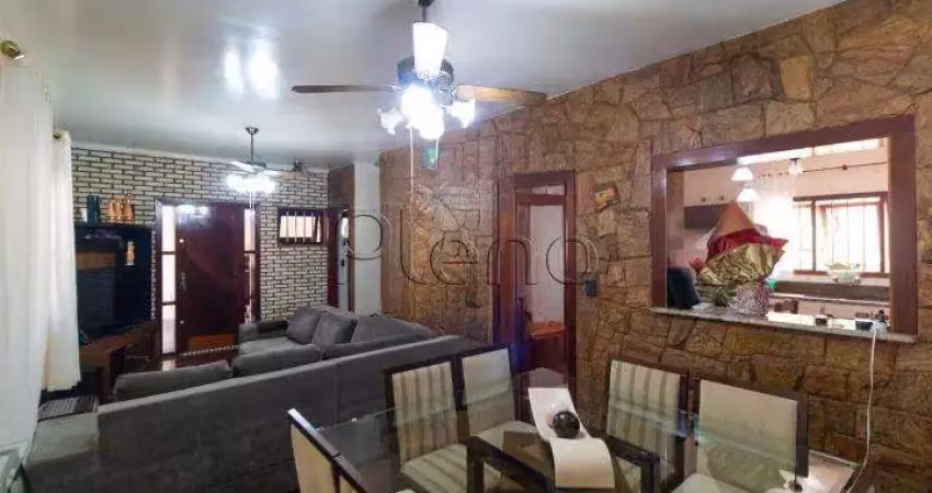 Casa à venda em Campinas, Vila Marieta, com 3 suítes, com 325 m²