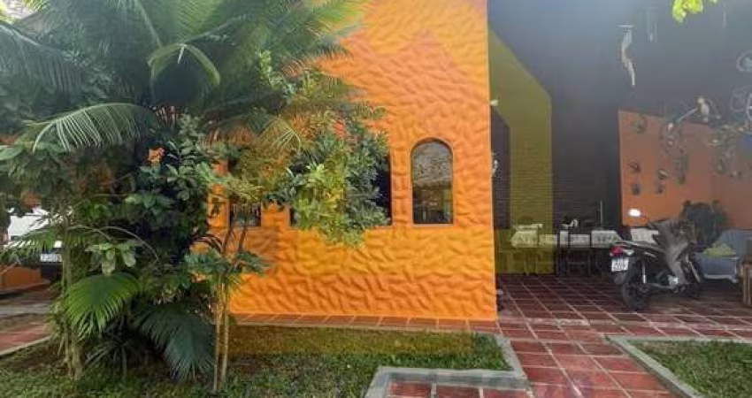 Casa para Venda em Guarujá, Guaiúba, 3 dormitórios, 1 suíte, 3 banheiros, 2 vagas