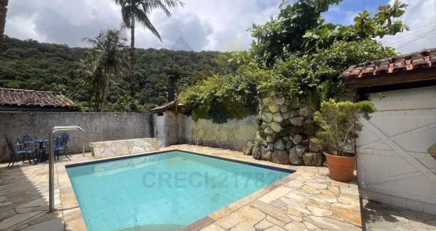 Casa Térrea para Venda em Guarujá, Guaiúba, 4 dormitórios, 1 suíte, 3 banheiros, 4 vagas