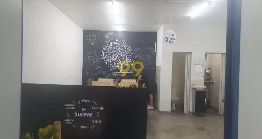 Sala comercial em localização privilegiada.