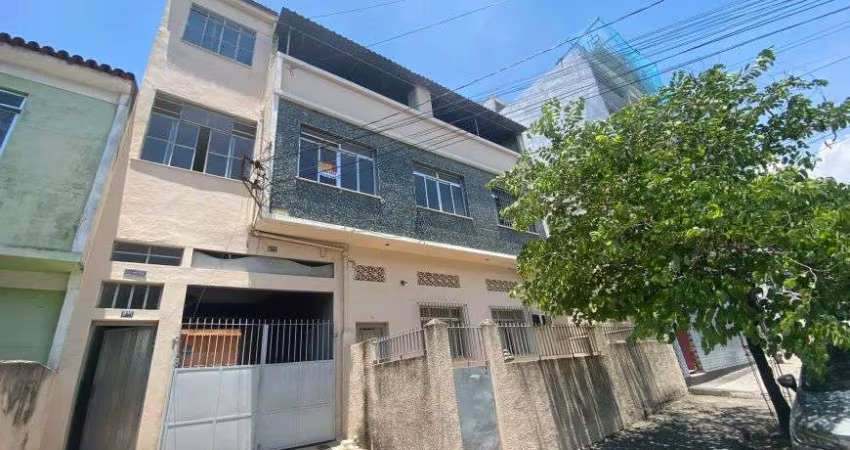 Predio com 04 apartamentos com vagas de garagem