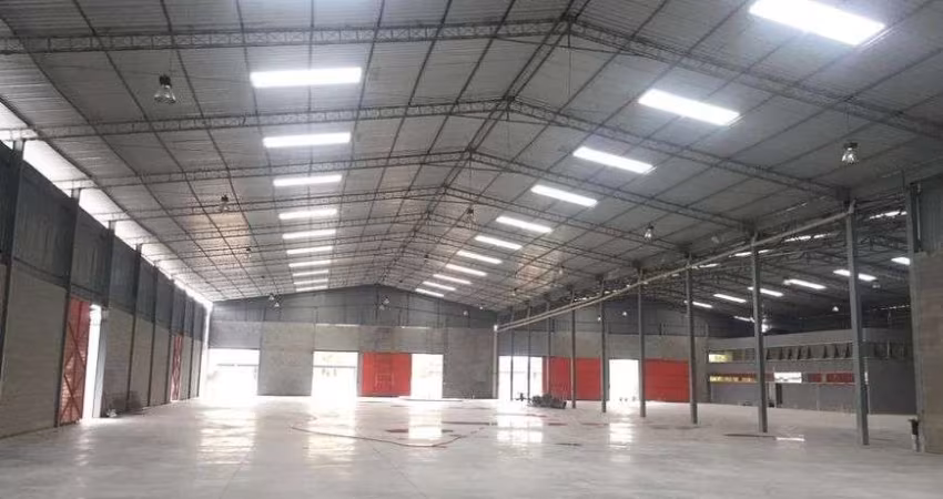 Galpão 8.000m² sendo 5.200m² cobertos com docas