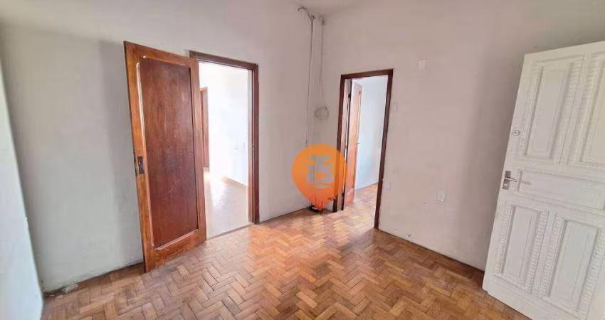 Casa três quartos uma vaga no Floresta – Proximo a Avenida Silviano Brandão