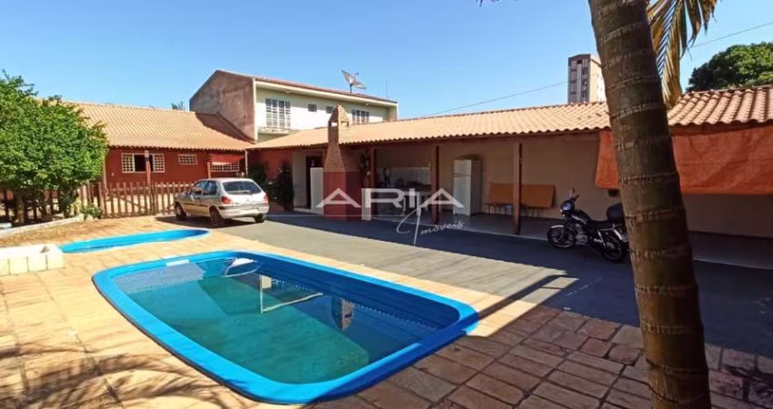 Casa Ampla na Vila Brasil com 4 quartos sendo 1 suíte e 2 piscinas - Londrina PR