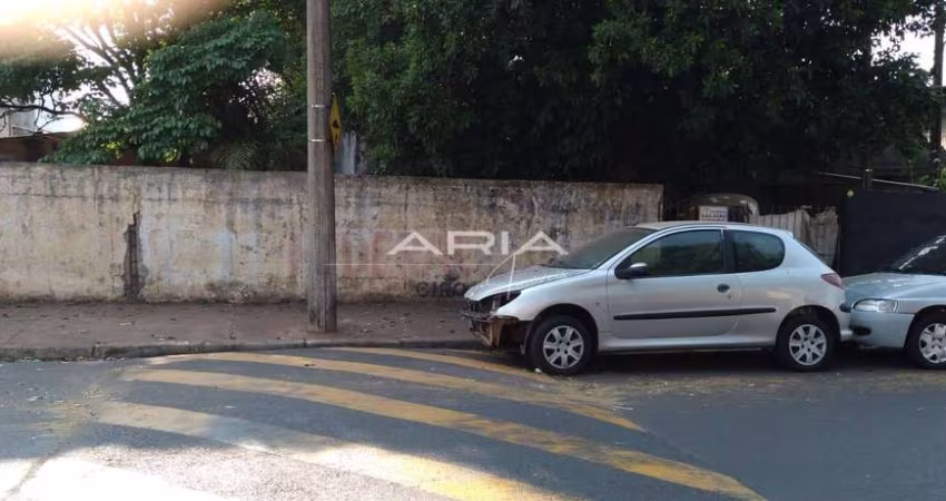 Terreno à venda 743m² com edificação, Jardim Artico, ARARAQUARA - SP