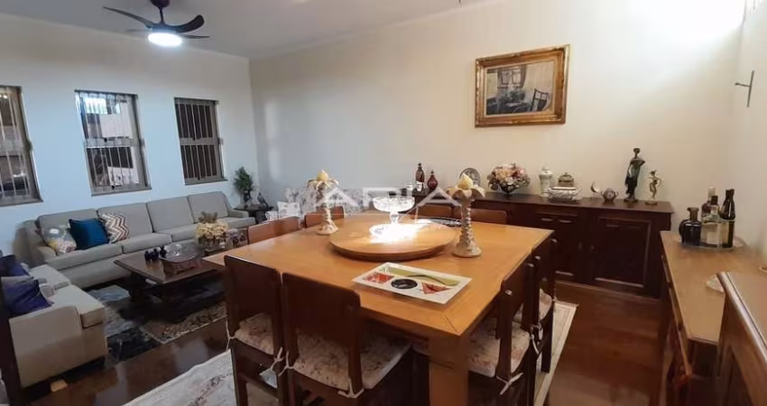 Linda e espaçosa casa para Venda, com 3 dorm