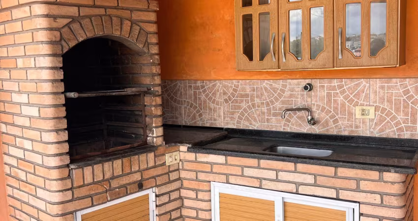 Oportunidade Incrível! Duas Casas em Terreno Espaçoso com Área Gourmet