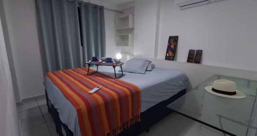 Apto 2 quartos, 2 banheiros, na primeira quadra da praia de cabo Branco, em João Pessoa.