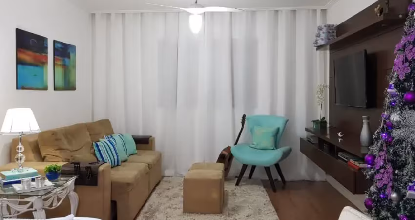 Vendo excelente casa triplex com 300m² ,  centro de nilopolis , rua da secretaria de segurança,  no terreo possui uma casa independente  de 2 quartos , raridade  !!!!