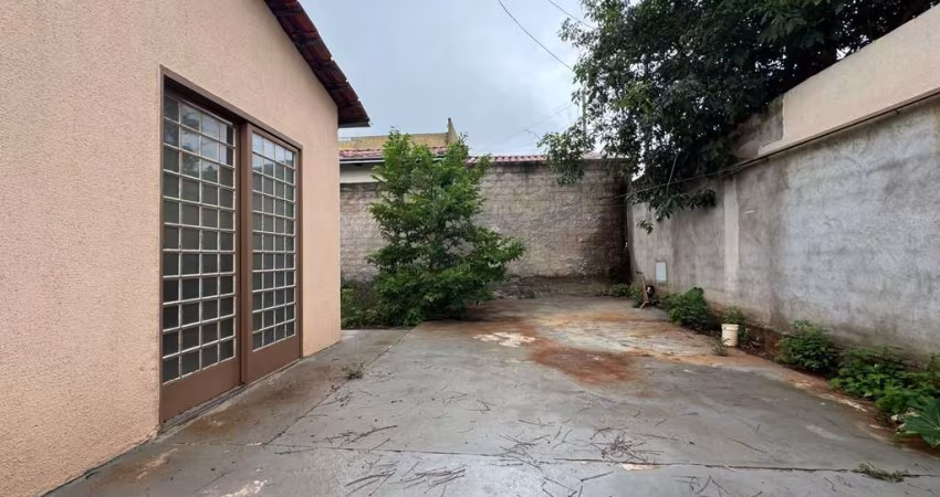 Imperdível! Casa à venda em Goiânia-GO, bairro Jardim Clarissa: 1 quarto, 1 suíte, 1 sala, 2 vagas, 50m². Venha conferir!