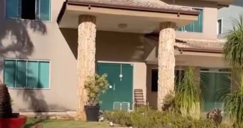Espetacular sobrado à venda em Goiânia-GO, Residencial Jardins Florença: 4 quartos, 4 suítes, 3 salas, 5 banheiros, 4 vagas de garagem.