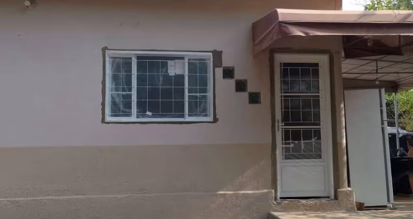 Chácara à venda em Hidrolândia-GO, Cond. Estância das Águas: 2 quartos, 1 suíte, 1 sala, 2 banheiros, 5 vagas, 52m².