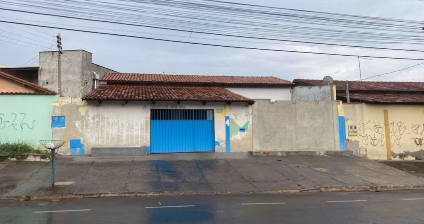Imperdível Casa Comercial à Venda em Vila Brasília, Aparecida de Goiânia-GO: 3 Quartos, 1 Suíte, 2 Salas, 2 Banheiros, 5 Vagas de Garagem, 167m²!