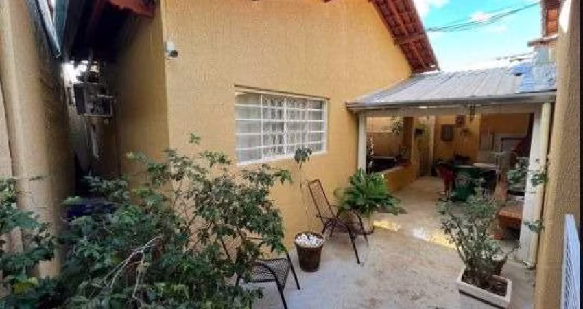 Imperdível casa à venda em Goiânia-GO, Jardim Planalto: 4 quartos, 1 suíte, 2 salas, 3 banheiros, 3 vagas de garagem, 290m².