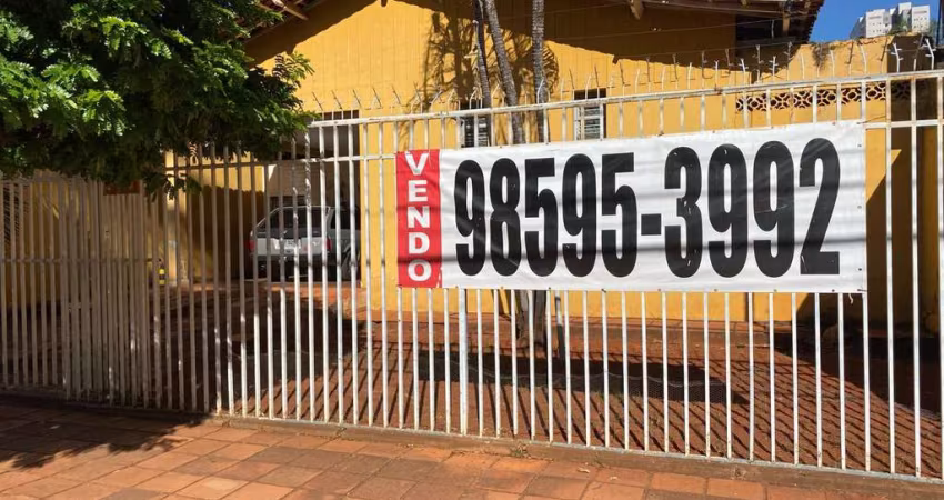 Imperdível Casa Comercial à Venda em Goiânia-GO, Setor Bueno - 3 quartos, 1 suíte, 2 salas, 3 banheiros, 2 vagas de garagem, 215m².