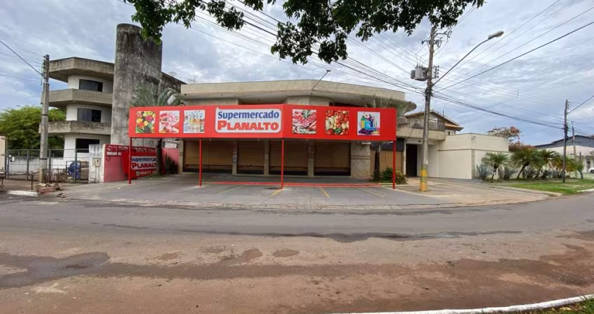 Imóvel Comercial Espaçoso e Moderno no Jardim Planalto, Goiânia-GO: 4 Quartos, 2 Suítes, 3 Salas, 2 Banheiros, 3 Vagas, 746m².
