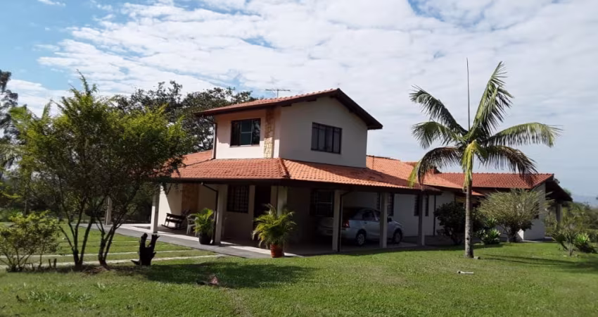Lindo Sítio pronto para morar em Pindamonhangaba-SP