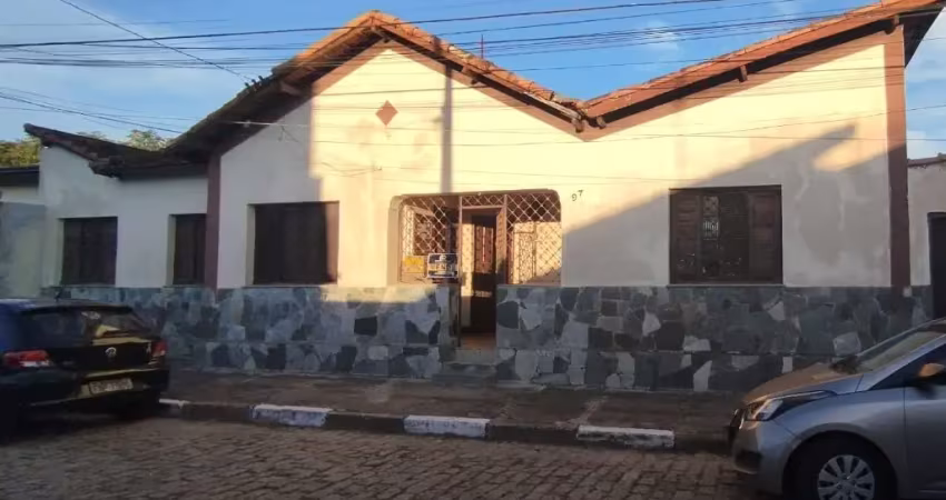 Oportunidade - casa á venda no centro de pindamonhangaba-sp.
