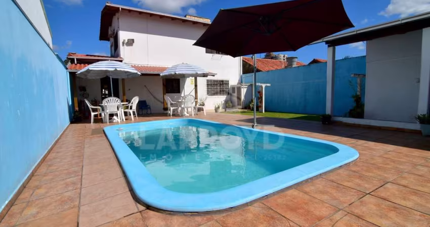 CASA COM PISCINA NO CENTRO