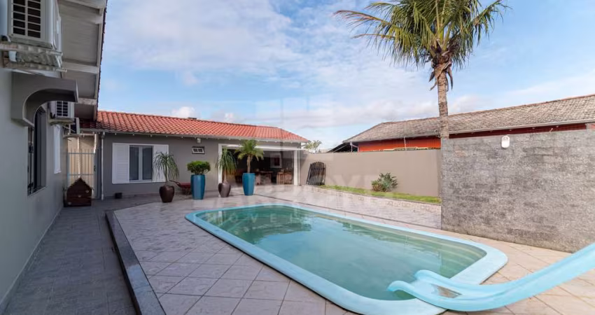 CASA COM PISCINA
