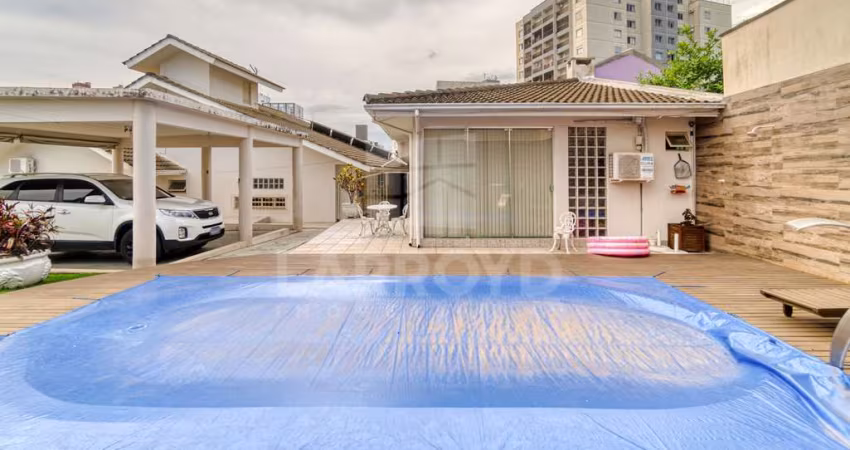 CASA COM PISCINA NO CENTRO DE TUBARÃO