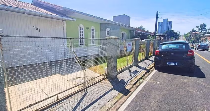 CASA COM ÁREA DE CHURRASCO