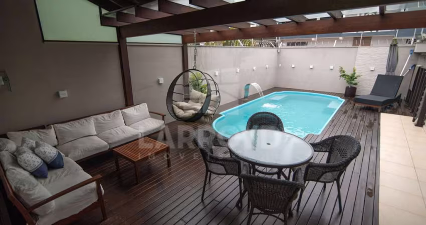 CASA COM PISCINA E ESPAÇO GOURMET