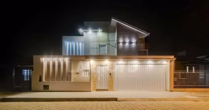 CASA COM DOIS PAVIMENTOS E ÁREA GOURMET