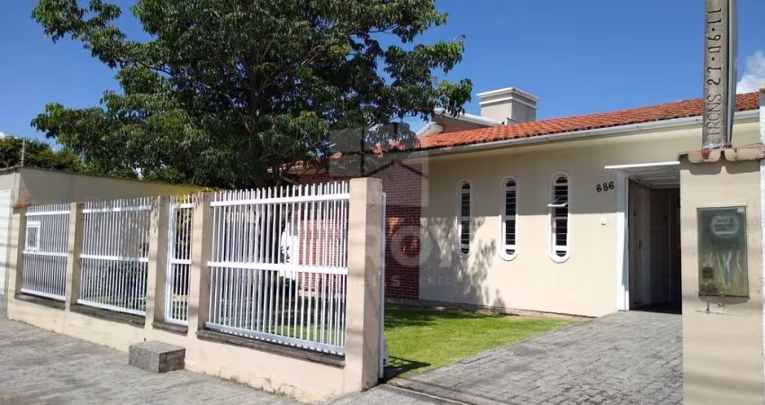 CASA COM EDÍCULA
